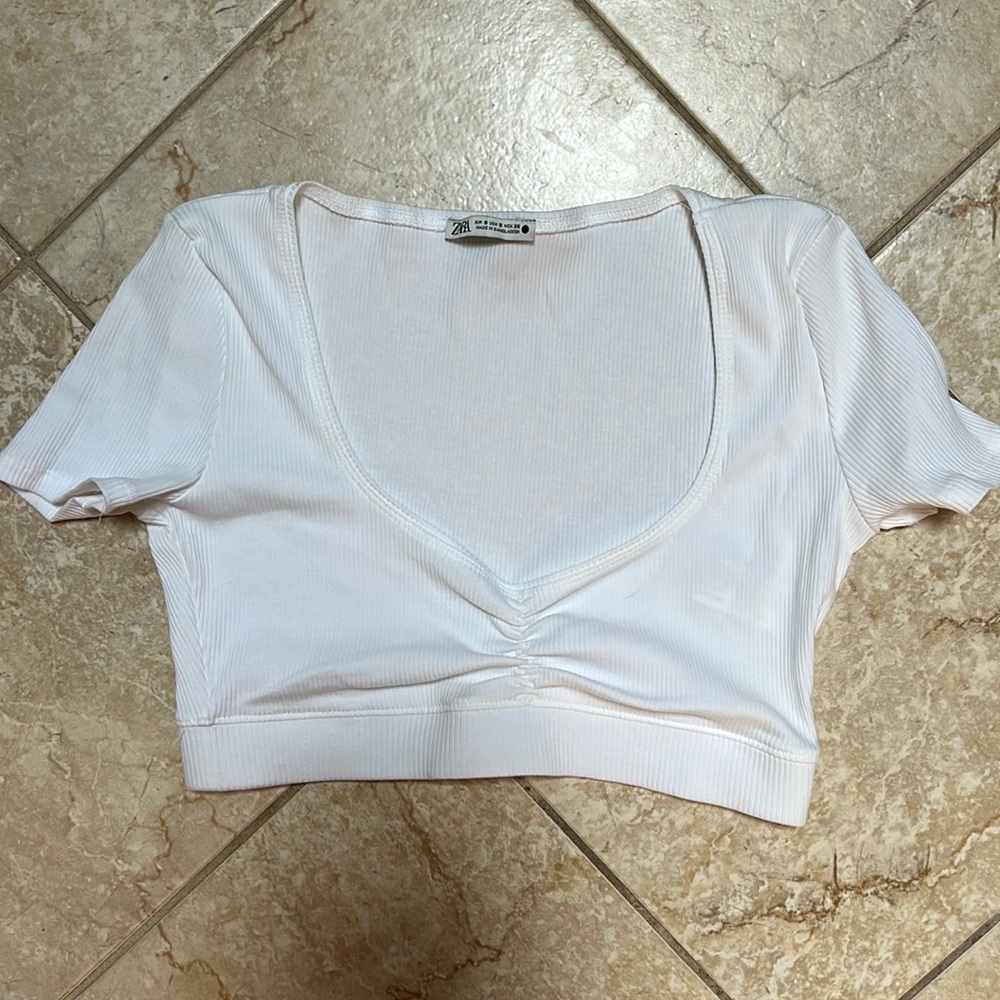 Cropped Zara shirt